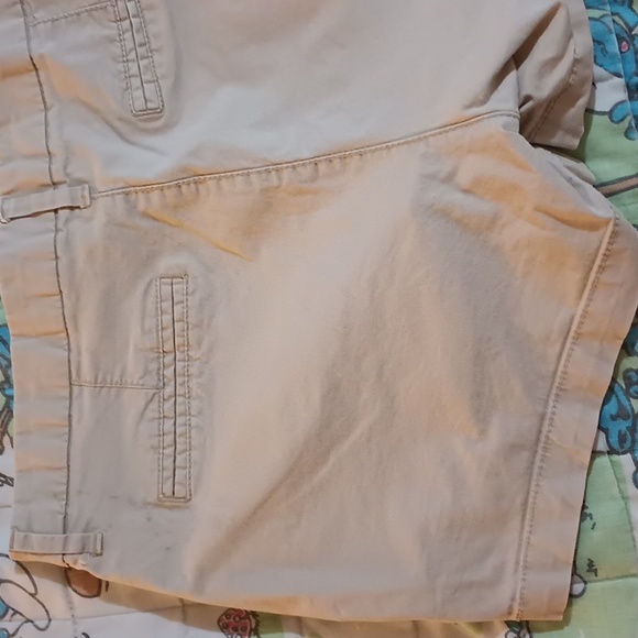 Old Navy Women's Khaki Short - Picture 4 of 12